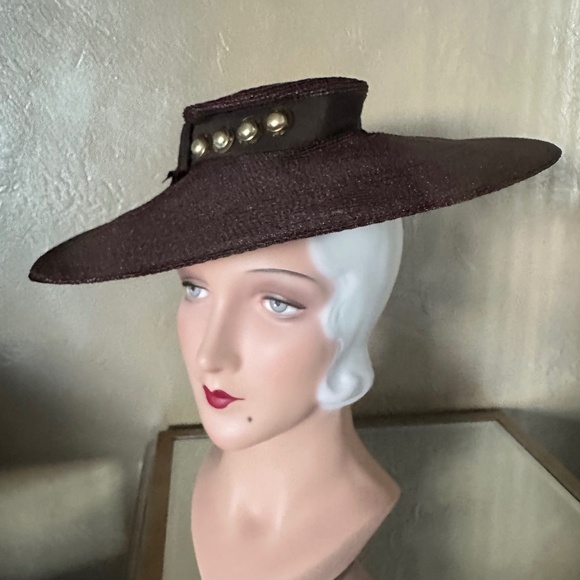 SUPERB 1940s\' BROWN STRAW TILT WIDE BRIM HAT WITH METAL STUDS main image 10